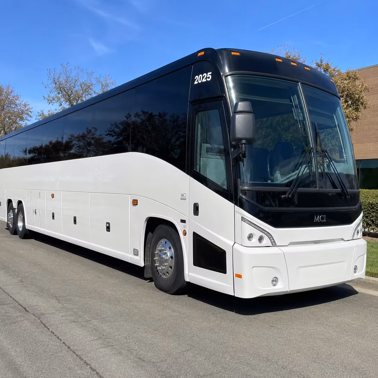 construction crew shuttles and worksite transportation in shawnee