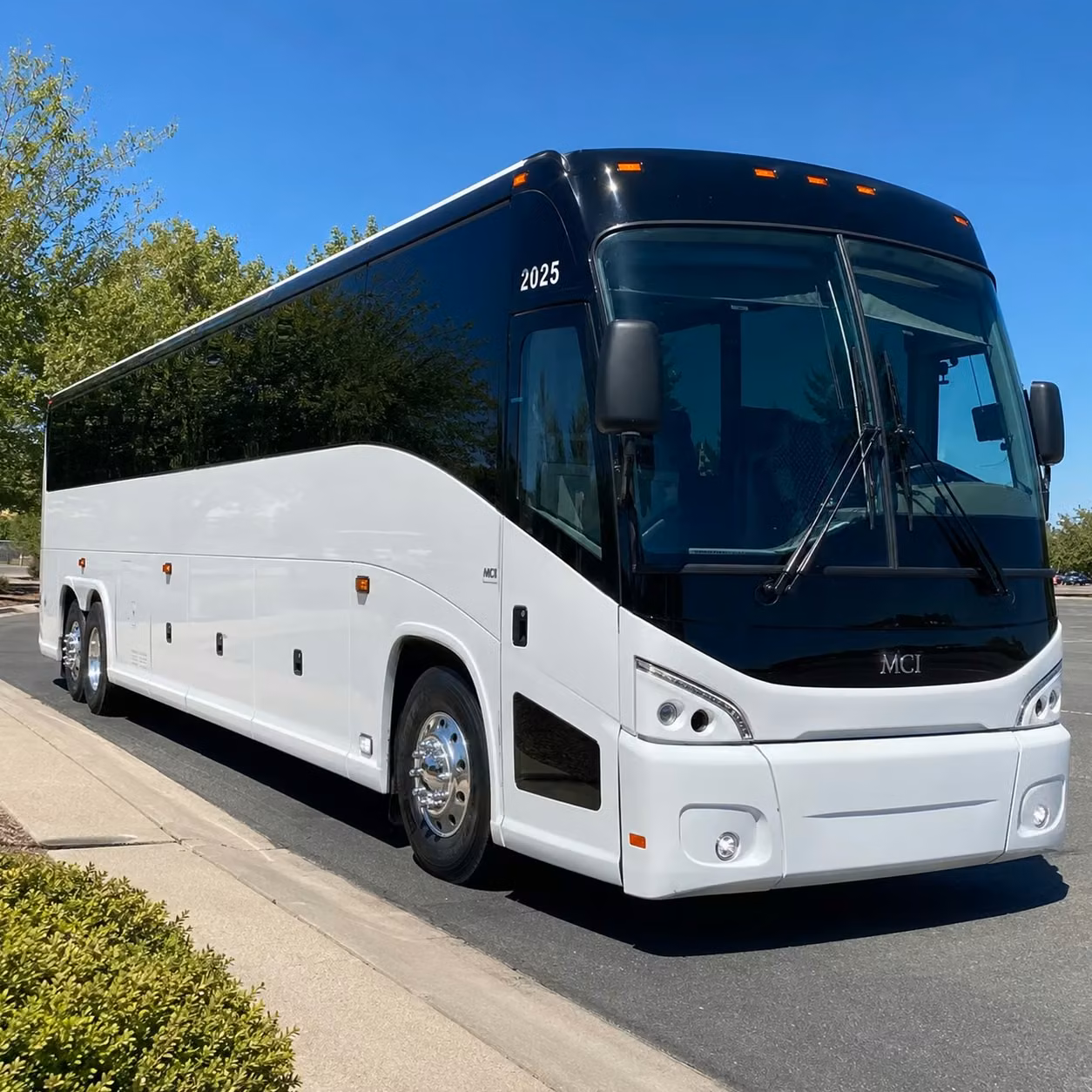 minibus and party bus rentals for shawnee groups headed to smaller venues